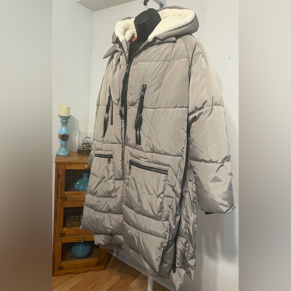 NWOT Gallery Faux Down Hood Utility Puffer Coat. Color: Lt. Sage. Size:Large - Picture 10 of 15
